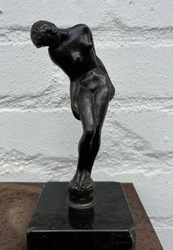 Stehender weiblicher Akt (Petschaft)
