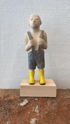 Wandarbeit (gelbe Stiefel), Lindenholz, 2021, H: 23 cm