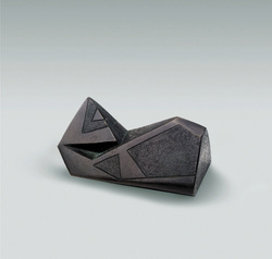 Abstraktion einer liegenden Kuh, Bronze, 1946, 6 &times; 14,5 &times; 8,3 cm