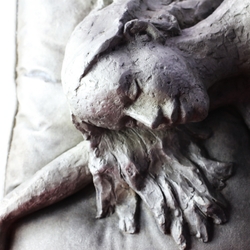 Kissen I., Bronze, 2021, 16 &times; 43 &times; 42 cm