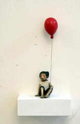 Mädchen mit Ballon, Bronze/Holz, 2017, H: 17 cm