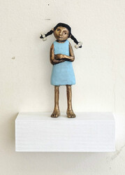 Mädchen mit Zöpfen, Bronze/Holz, 2017, H: 10,5 cm