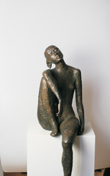 Sitzendes Mädchen, Bronze, 2009, H: 71 cm